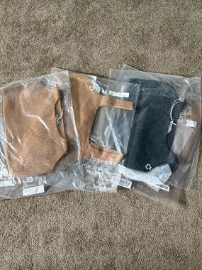 Everlane Ribbed Crop Tank Tops in Camel and Charcoal (4 pack)